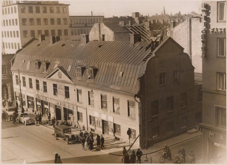 Det sista av de gamla Hötorgshusen rives, Kungsg. 44 / Vita Havet, välkänt cafe.