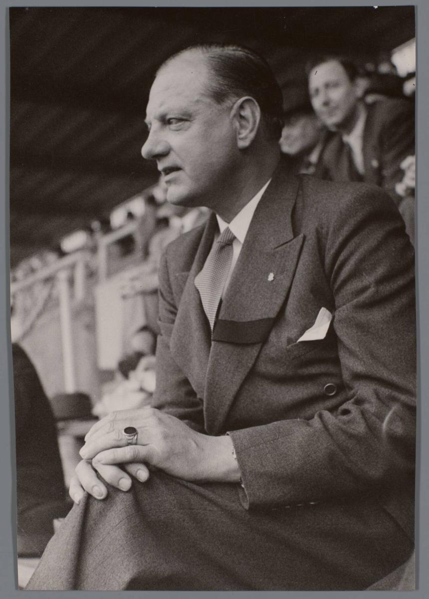 29.5.44 / AIK-Malmö FF / Roy Hänel, AIK-ordförande