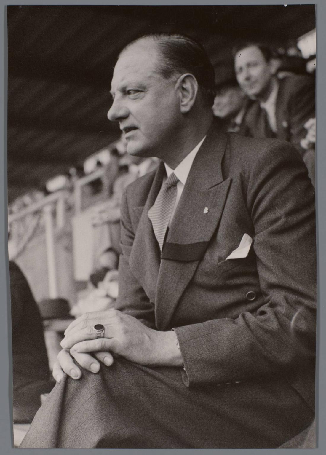 29.5.44 / AIK-Malmö FF / Roy Hänel, AIK-ordförande