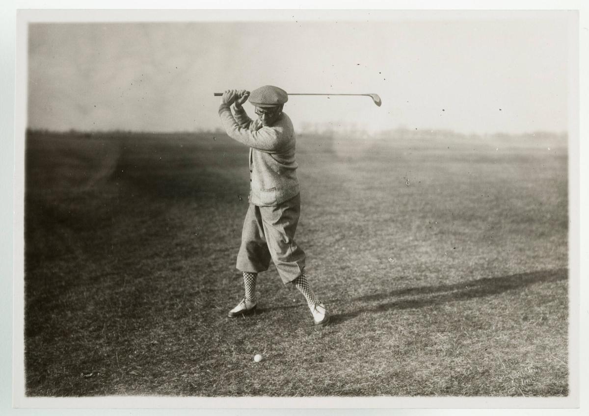 Assessor Carl Rydbeck spelar golf på Falsterbo golfbana