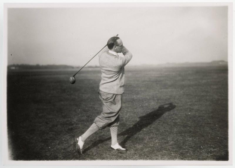 Assessor Carl Rydbeck spelar golf på Falsterbo golfbana