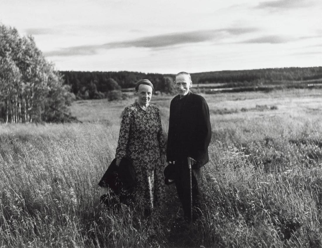 Småbrukarparet Tea och Albert Johansson. Ur serien Byn med det blå huset