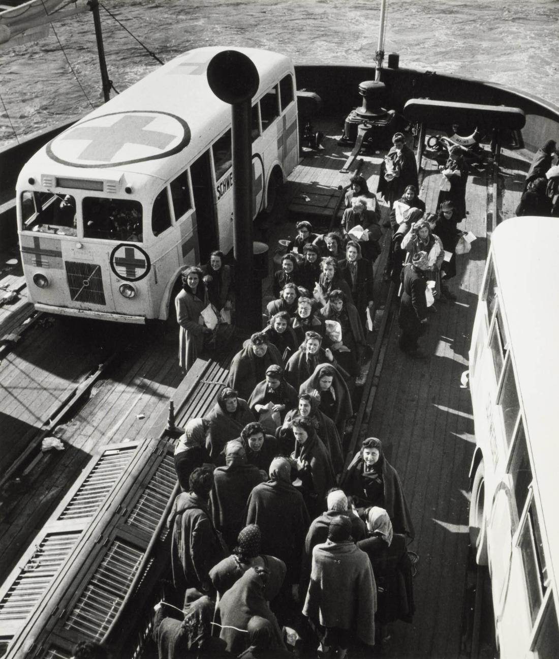 De vita bussarna, våren 1945. Röda Korsexpeditionen som räddade 30.000 koncentrationslägerfångar till livet