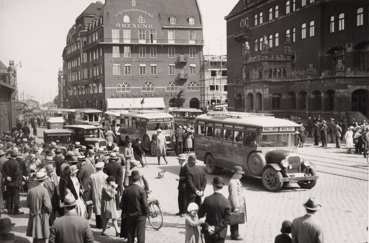 Skåne: Malmö. Gatubild med Posthuset till höger