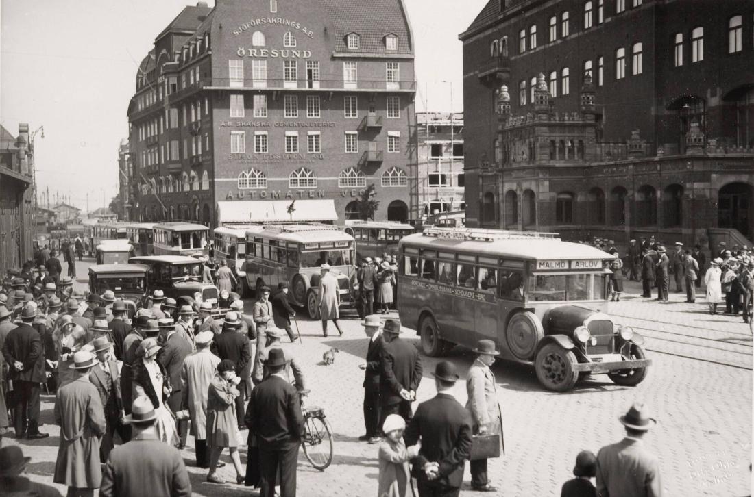 Skåne: Malmö. Gatubild med Posthuset till höger
