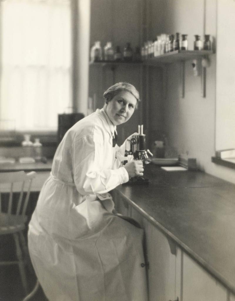 Professor Nanna Svartz