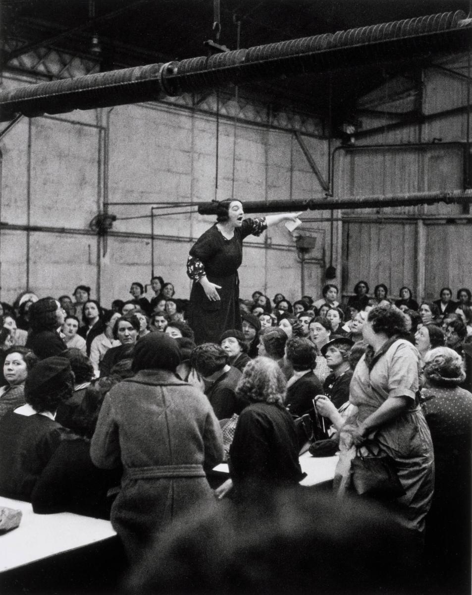 Rose Zehner, CGTU syndicat activiste, dans une grève á Citroen-Javel, mars 1938