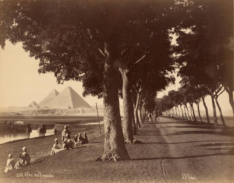 Allée des Pyramides