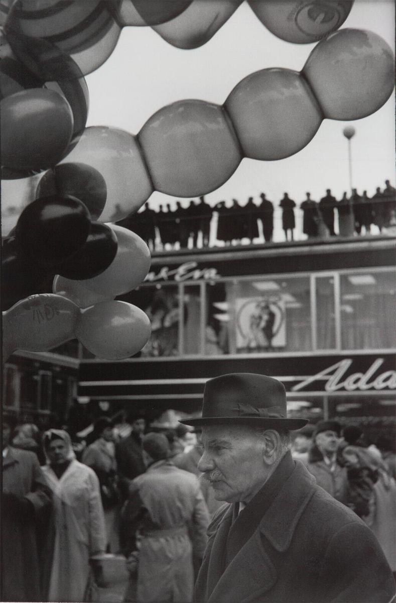 Från invigningen av Sergelcity 12 april 1959. Italienskfödd ballongförsäljare, Hötorget
