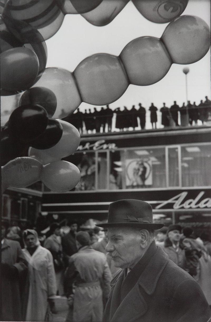 Från invigningen av Sergelcity 12 april 1959. Italienskfödd ballongförsäljare, Hötorget