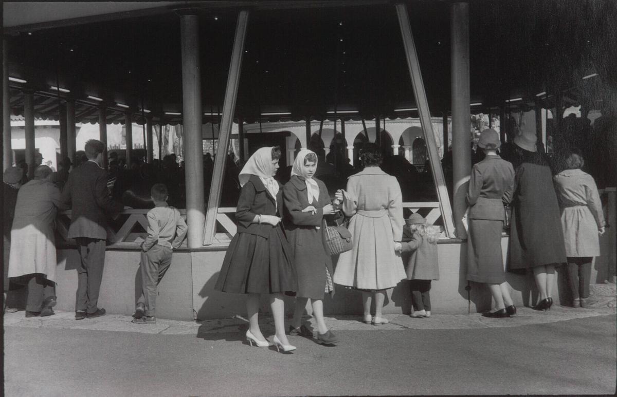 Vid radiobilarna, Gröna Lund