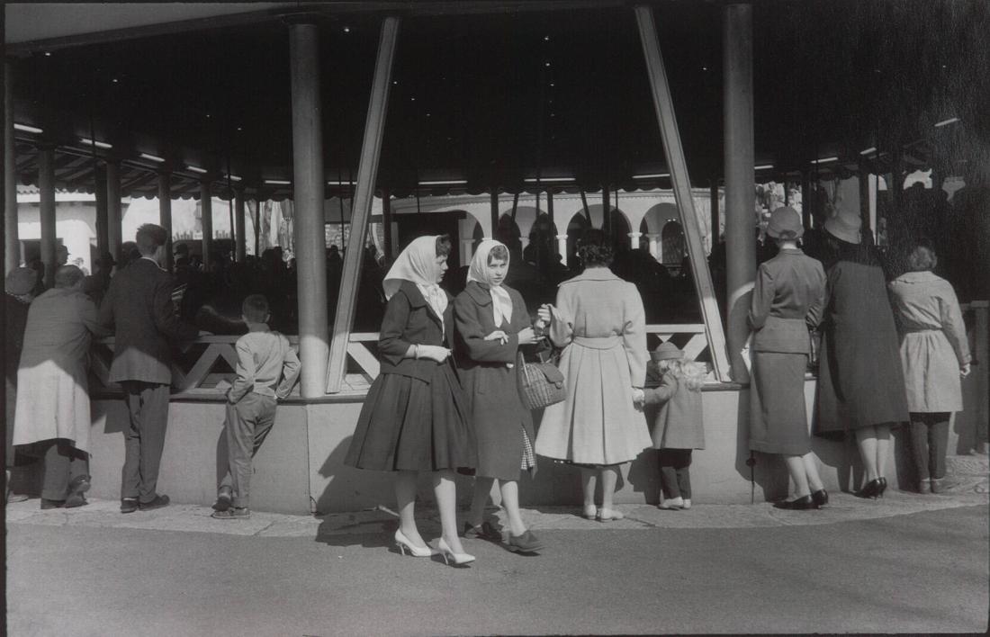 Vid radiobilarna, Gröna Lund