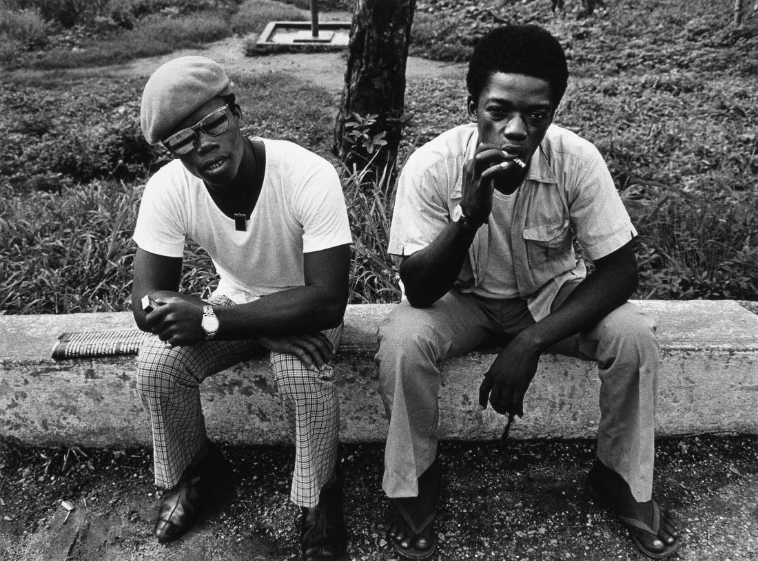 Den generation som i dag är mellan 20 och 30 år är den första som fått en hygglig skolutbildning.Ur serien Tsito - en by i Ghana