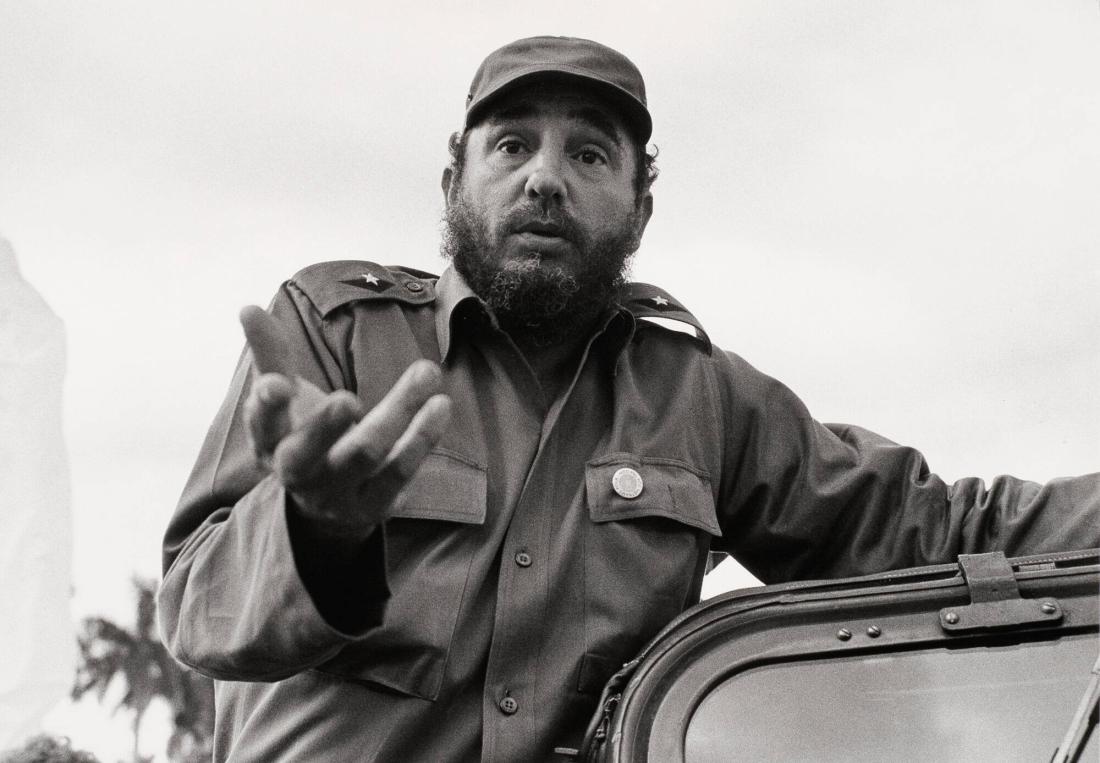 Fidel Castro besöker Nordiska Brigadens arbetsplats. Ur serien Kuba