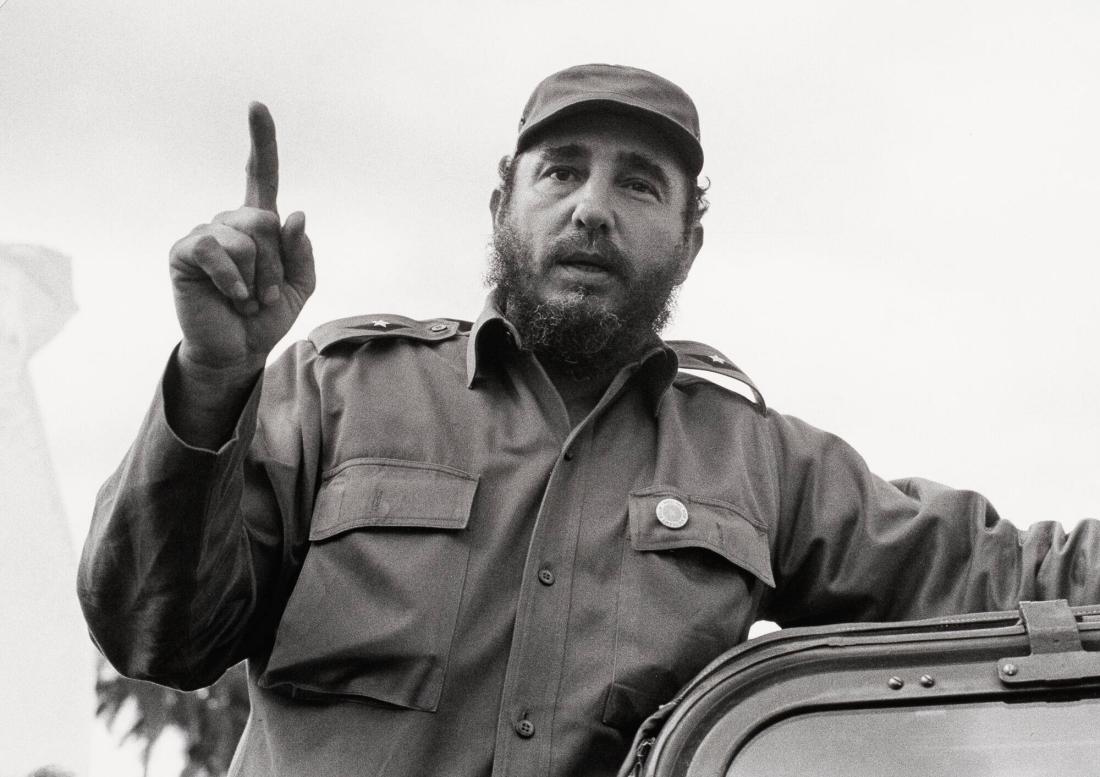 Fidel Castro besöker Nordiska Brigadens arbetsplats. Ur serien Kuba