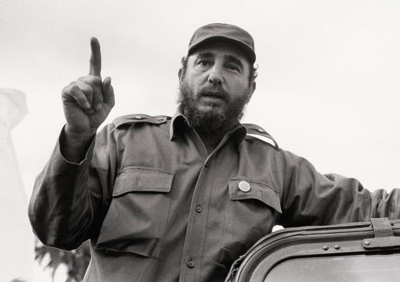 Fidel Castro besöker Nordiska Brigadens arbetsplats. Ur serien Kuba