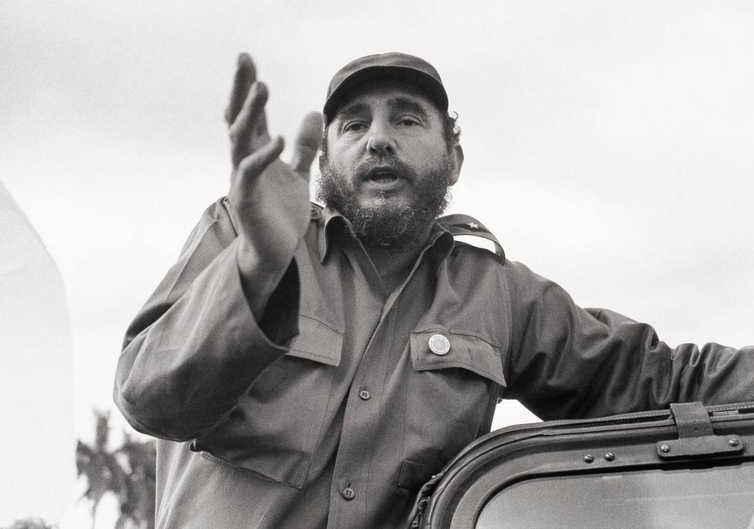 Fidel Castro besöker Nordiska Brigadens arbetsplats. Ur serien Kuba