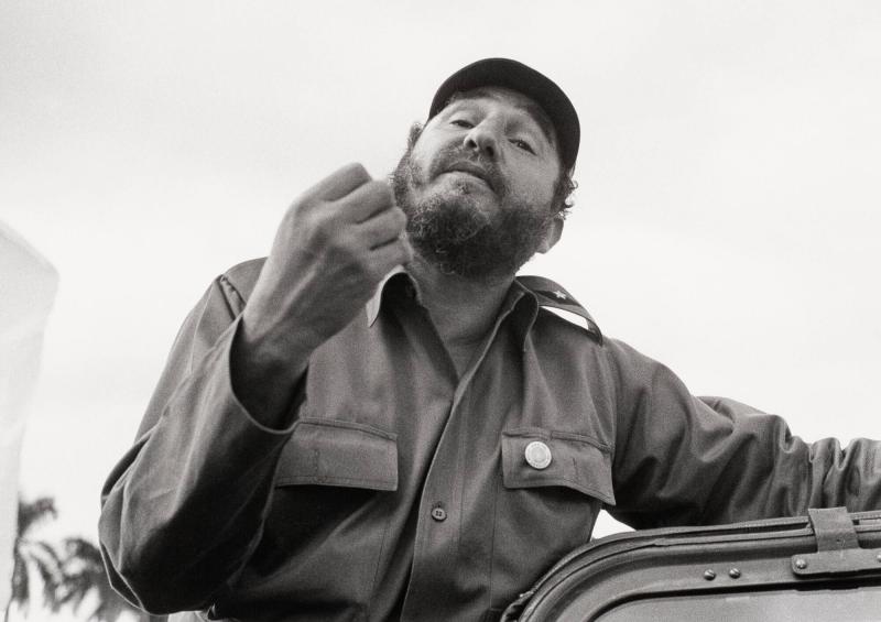 Fidel Castro besöker Nordiska Brigadens arbetsplats. Ur serien Kuba