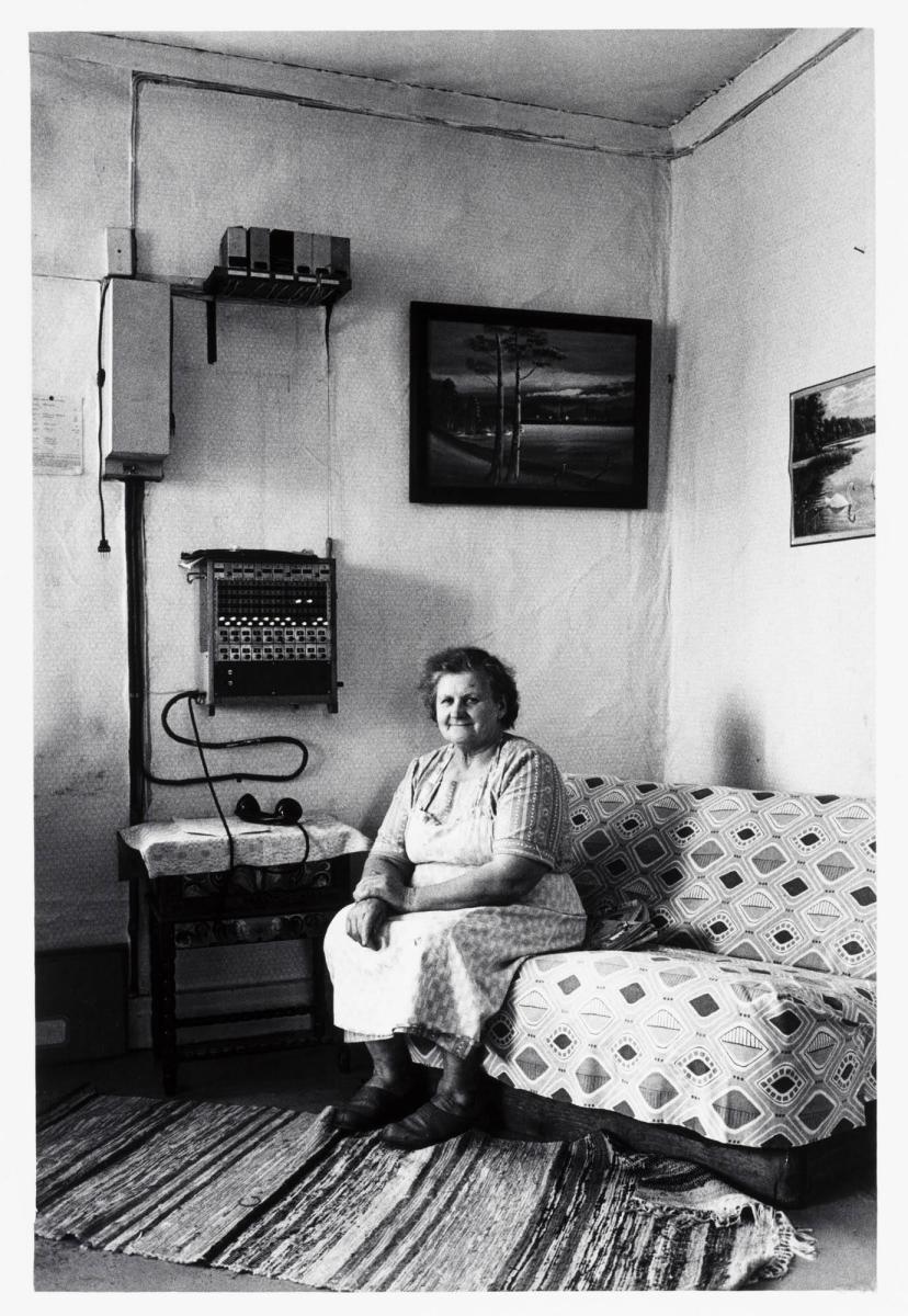 Banvaktsänkan Severina Nyberg (1898-1977). Ur serien Bilder från den stora flyttningen