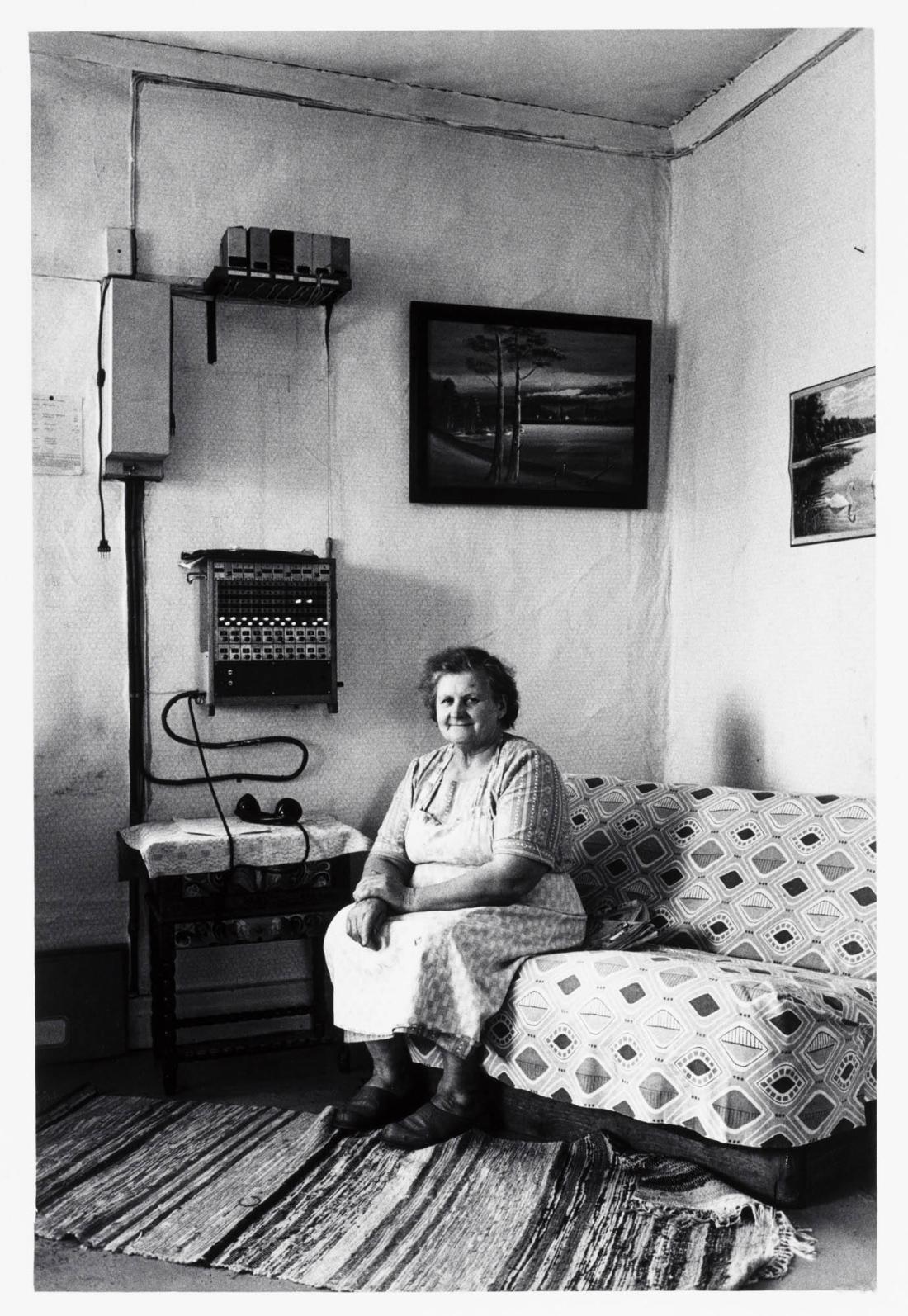Banvaktsänkan Severina Nyberg (1898-1977). Ur serien Bilder från den stora flyttningen