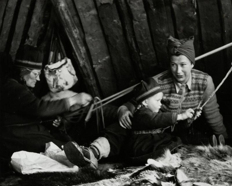 Elsa, Elle Kari och Anna Riwkin