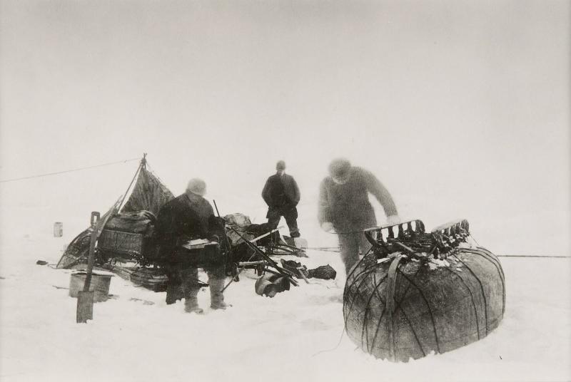 Kälkarnas medar beslås med plåt, 28 juli 1897. Ur serien Ingenjör Andrées luftfärd
