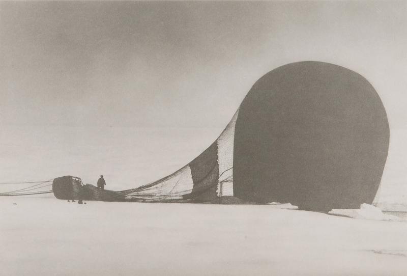 Den 14/7 1897. Örnen efter landningen. Ur serien Ingenjör Andrées luftfärd