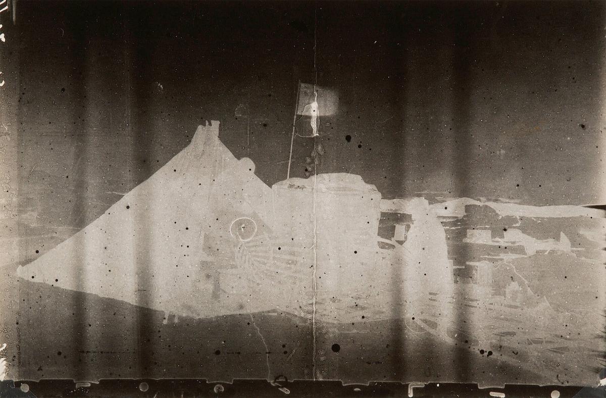 Den 15-19/7 1897. På landningsplatsen. Arbete på montering av båtens stomme. Ur serien Ingenjör Andrées luftfärd