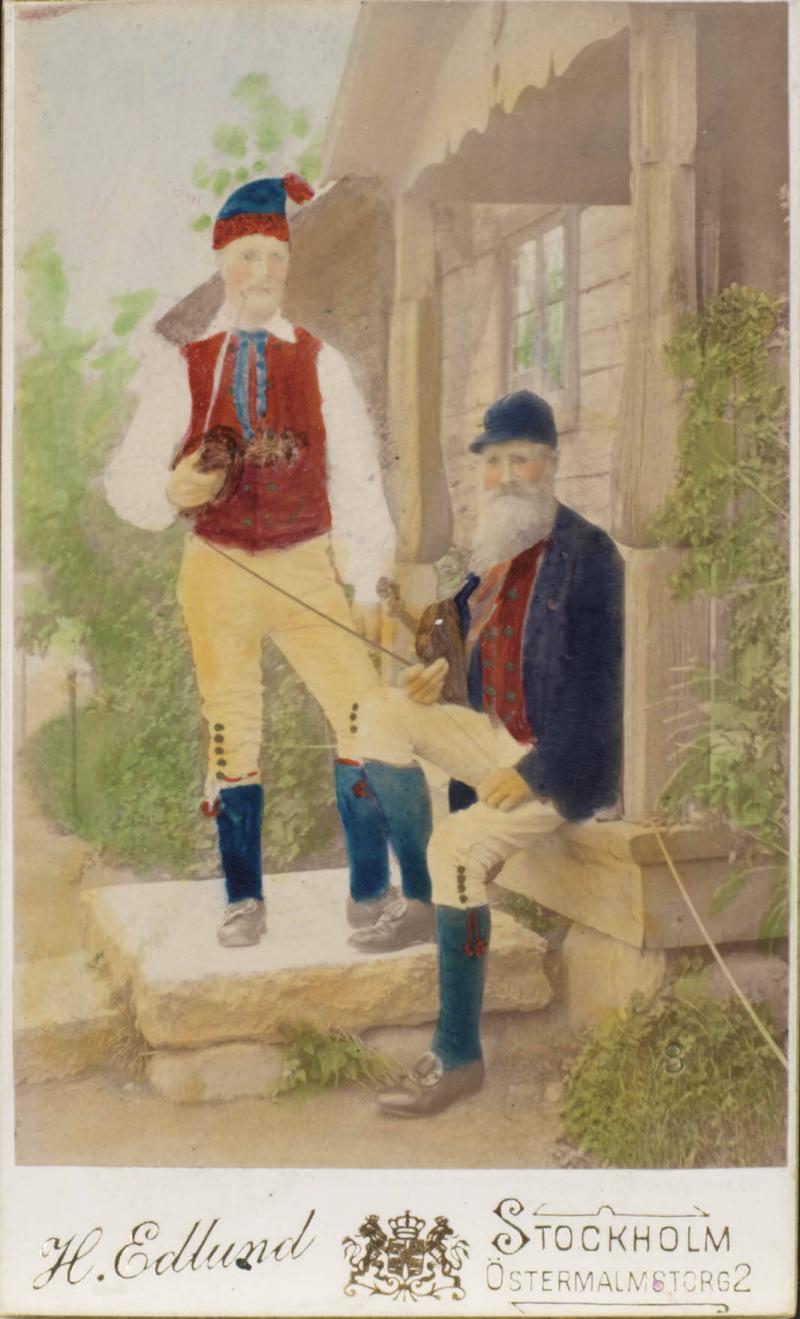 Sörmland. Spelmännen Johan Munter från Holbacken och Mårten Andersson från Ubyn Mattmar, sommaren 1905 från Skansen