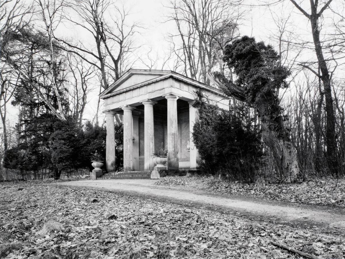 Antikt tempel, Pfaueninsel, Berlin-Wannsee, Tyskland. Ur serien Arkadien - modell, museum och lekplats