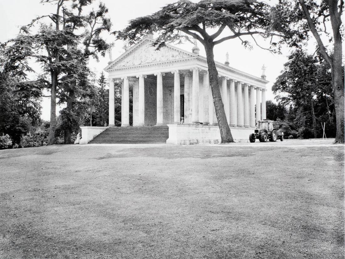 Antikt tempel, Stowe, Buckinghamshire, England. Ur serien Arkadien - modell, museum och lekplats