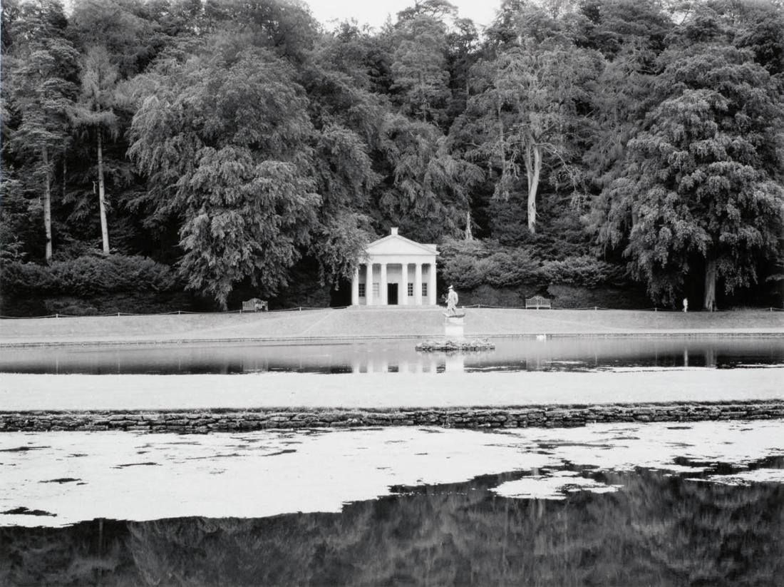 Antikt tempel, Stowe, Buckinghamshire, England. Ur serien Arkadien - modell, museum och lekplats