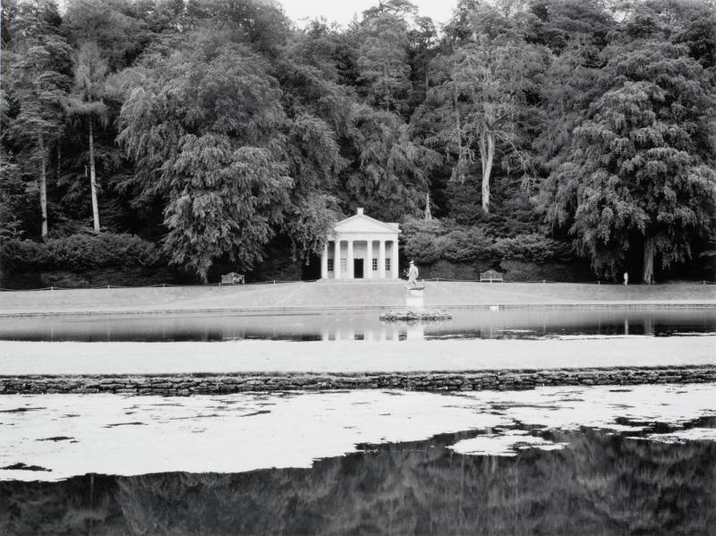 Antikt tempel, Stowe, Buckinghamshire, England. Ur serien Arkadien - modell, museum och lekplats
