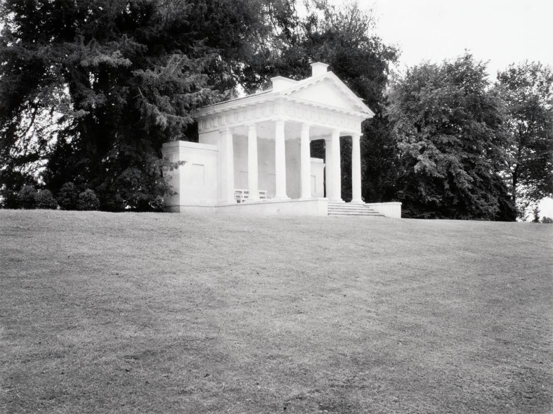 Antikt tempel, Stowe, Buckinghamshire, England. Ur serien Arkadien - modell, museum och lekplats