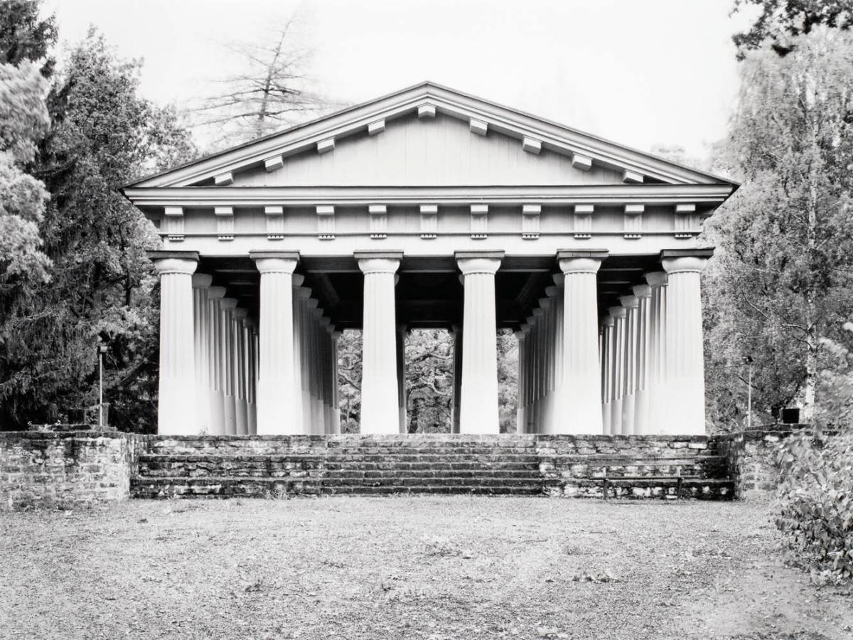 Antikt tempel, Engelska parken, Söderfors, Sverige. Ur serien Arkadien - modell, museum och lekplats