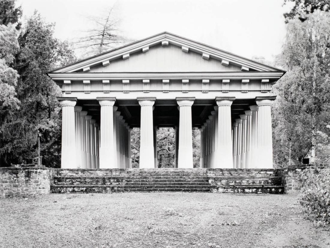 Antikt tempel, Engelska parken, Söderfors, Sverige. Ur serien Arkadien - modell, museum och lekplats