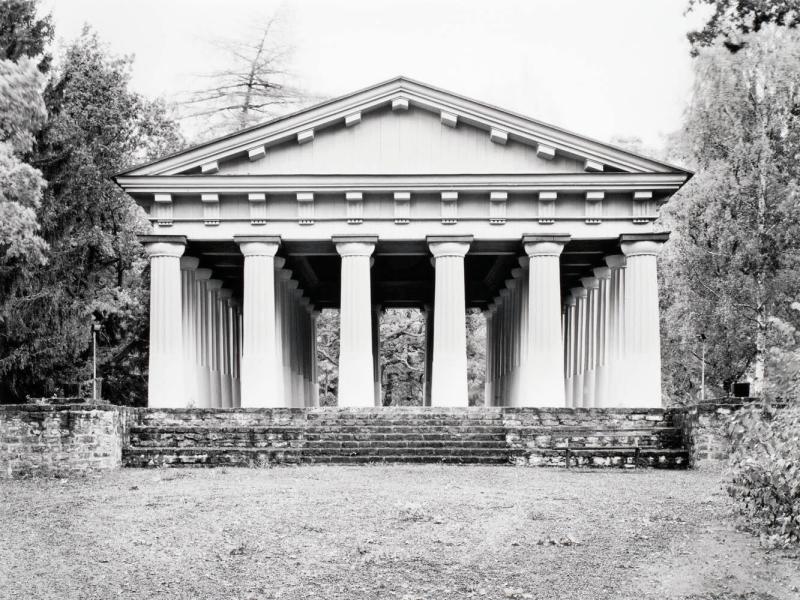Antikt tempel, Engelska parken, Söderfors, Sverige. Ur serien Arkadien - modell, museum och lekplats
