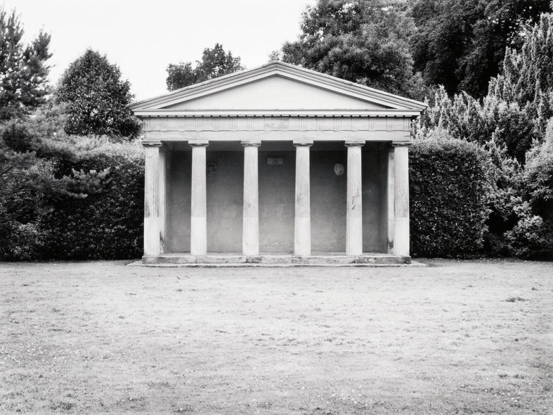 Antikt tempel, Shugborough, Staffordshire, England. Ur serien Arkadien - modell, museum och lekplats