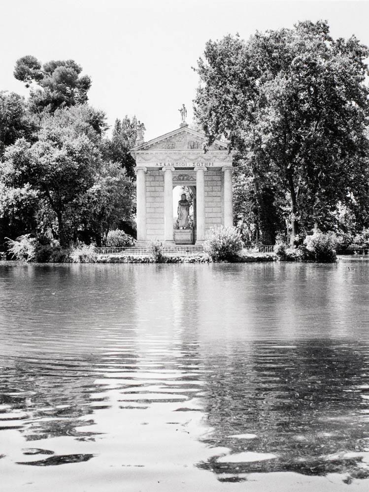 Antikt tempel, Villa Borghese, Rom, Italien. Ur serien Arkadien - modell, museum och lekplats