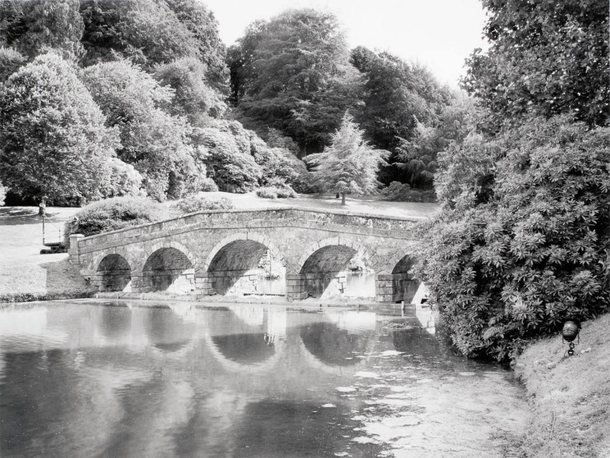 Palladiansk bro, Stourhead, Wiltshire, England. Ur serien Arkadien - modell, museum och lekplats