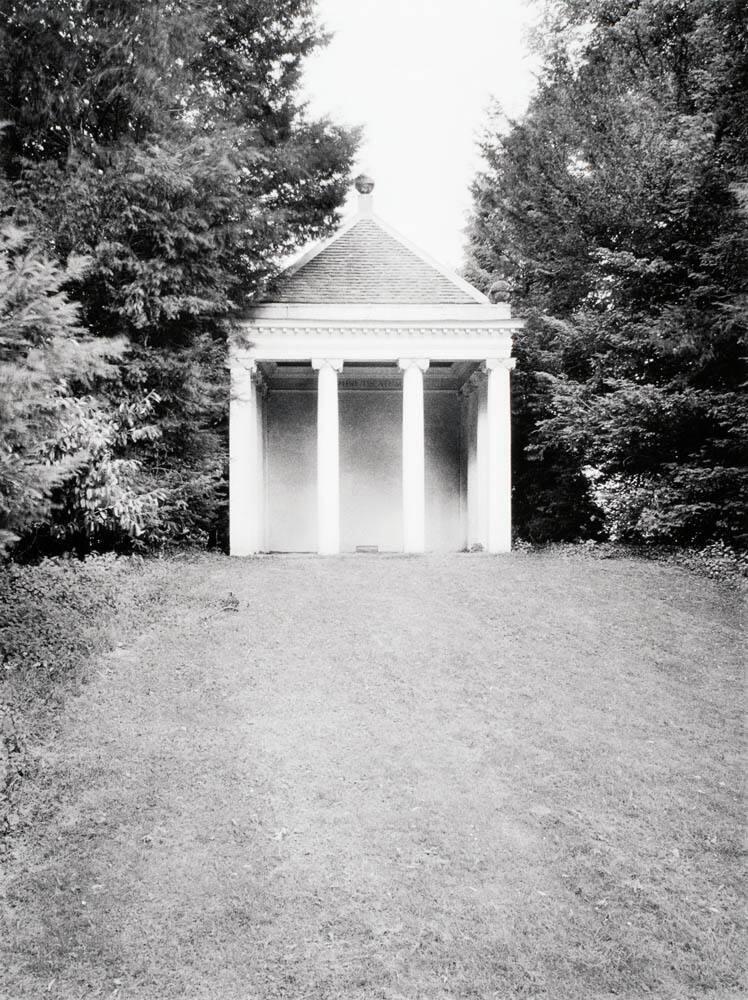 Antikt tempel, West Wycombe, Buckinghamshire, England. Ur serien Arkadien - modell, museum och lekplats