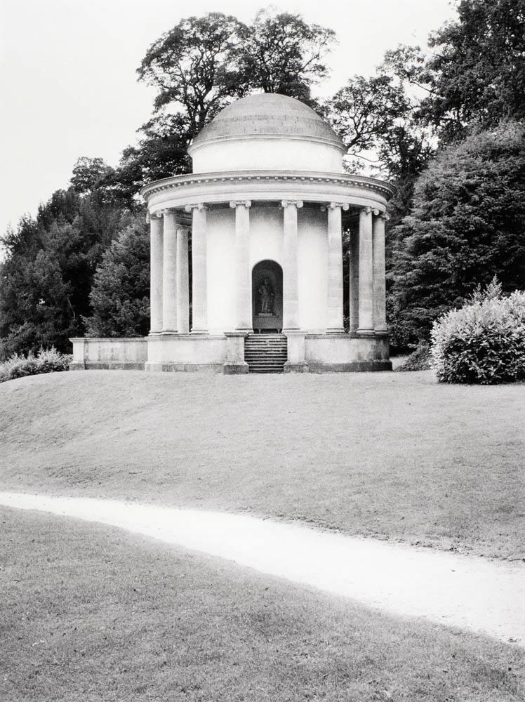 Antikt tempel, Stowe, Buckinghamshire, England. Ur serien Arkadien - modell, museum och lekplats