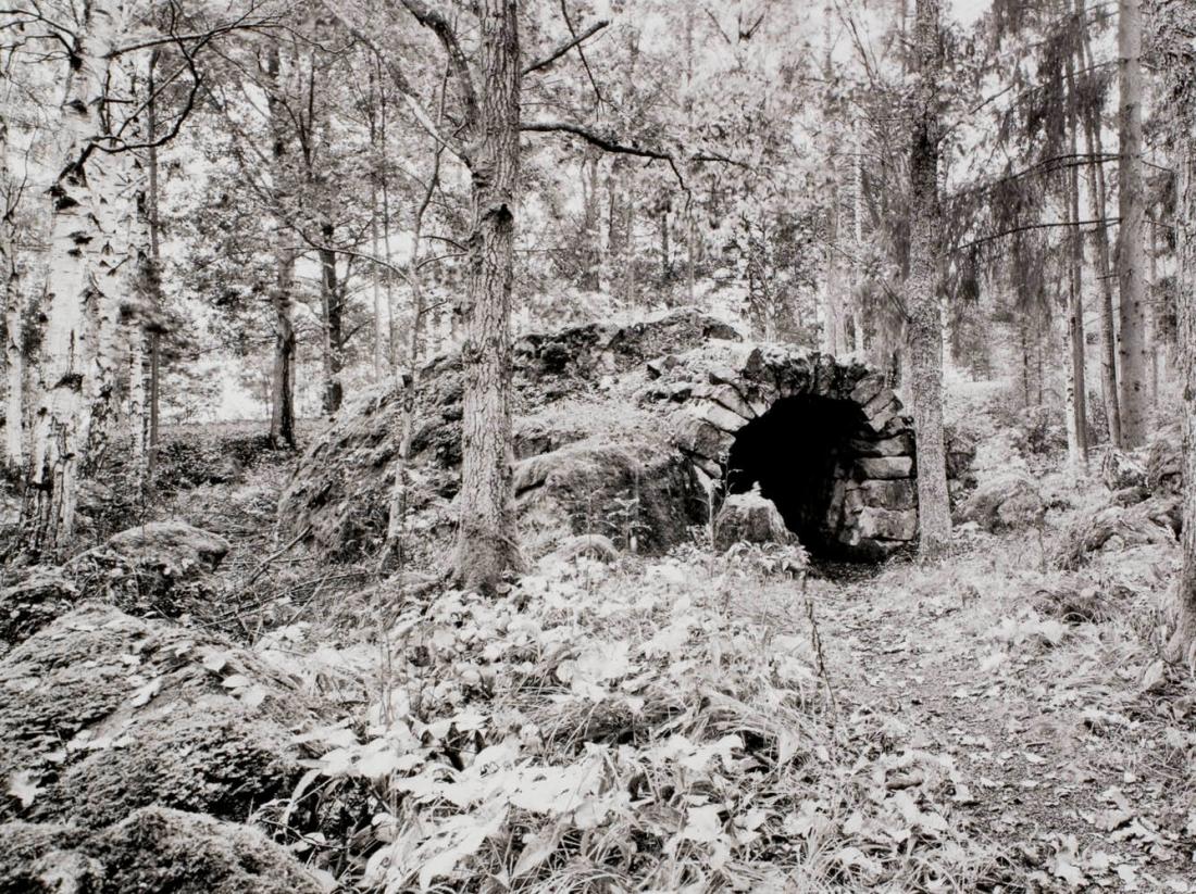 Grotta, Engelska parken, Söderfors, Sverige. Ur serien Arkadien - modell, museum och lekplats