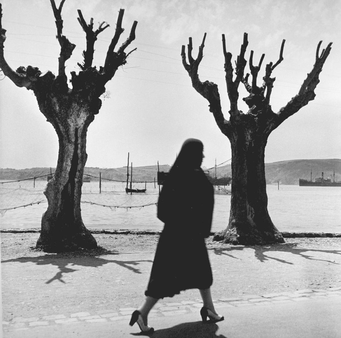La femme aux chaussures blancs et noirs, Turquie