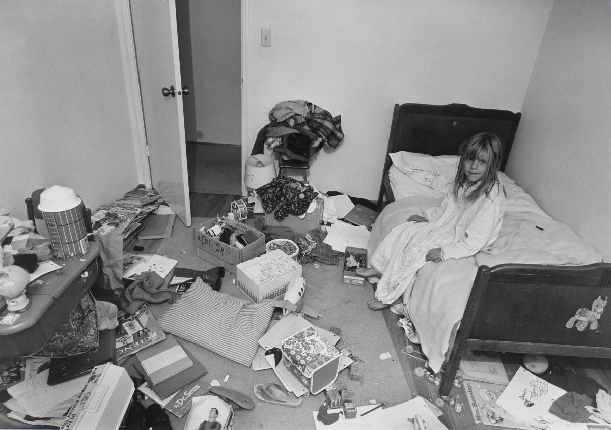 I wanted Christina to learn some responsibility for cleaning her room, but it didn't work. Ur serien Suburbia