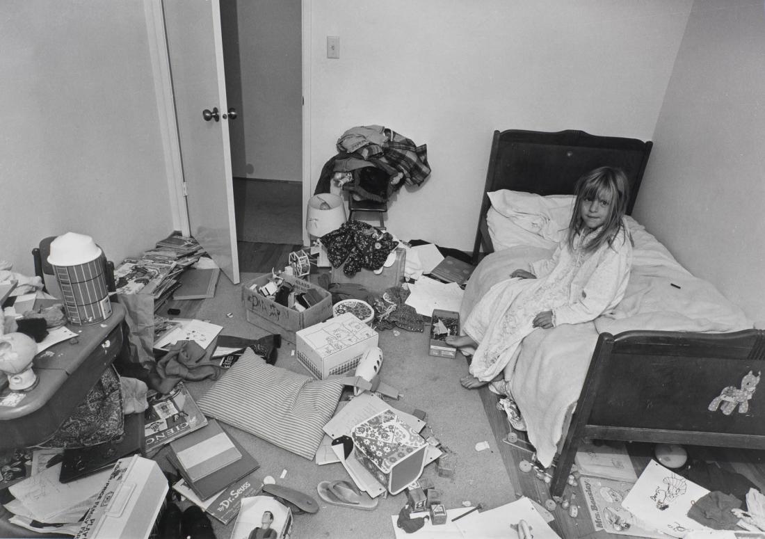I wanted Christina to learn some responsibility for cleaning her room, but it didn't work. Ur serien Suburbia
