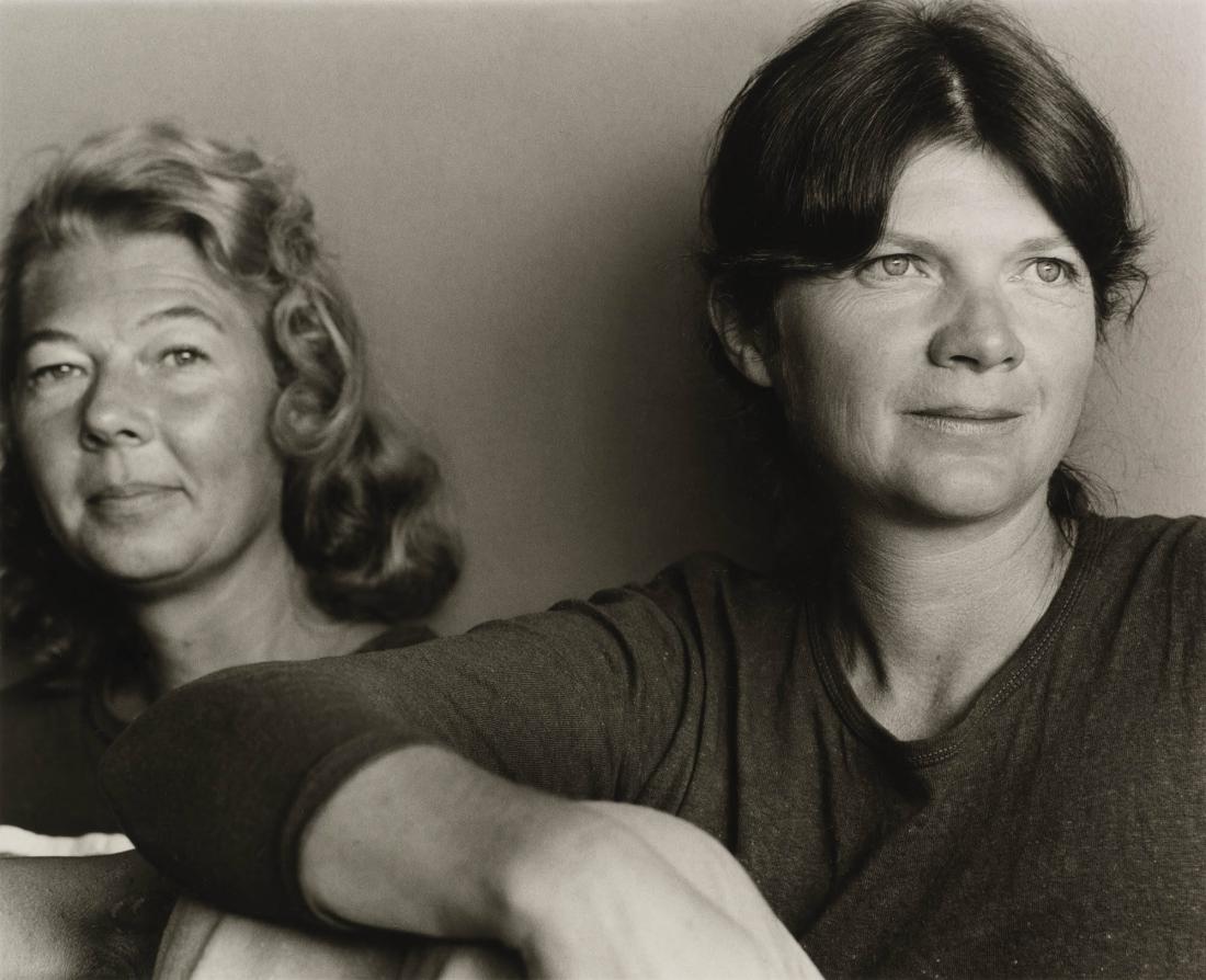 Fotograf Ann Andren med sin syster. Ur serien "Systrar"