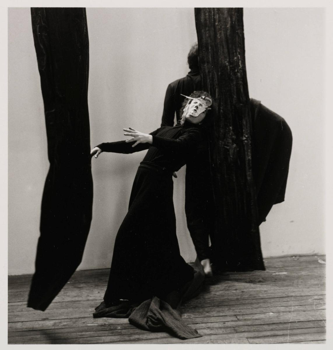 Titel saknas. Ur serien "Masker"