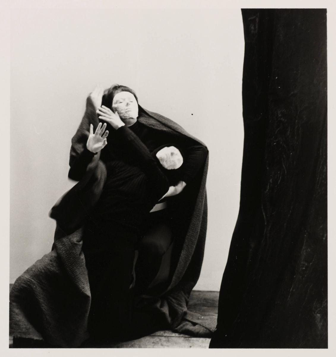 Titel saknas. Ur serien "Masker"