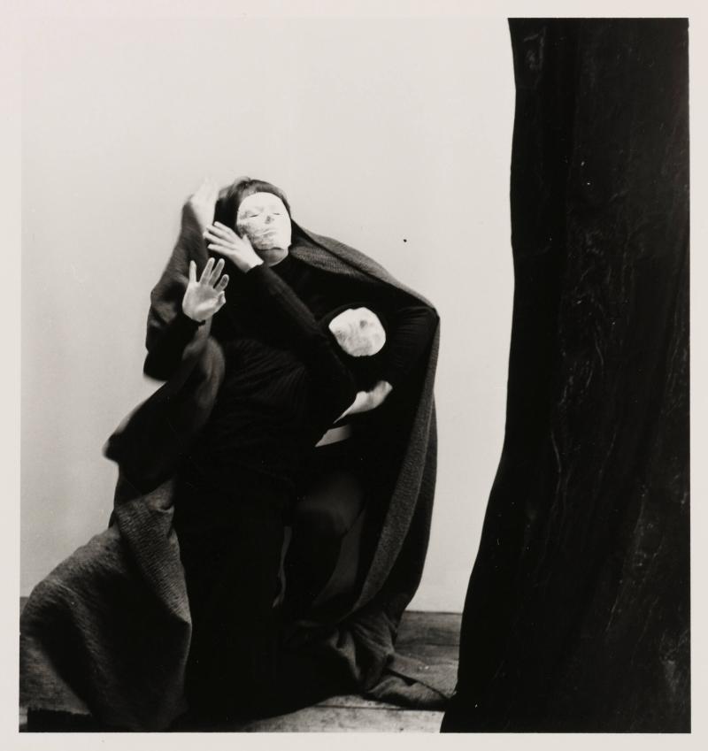 Titel saknas. Ur serien "Masker"